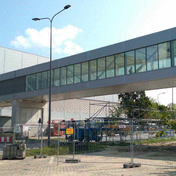 Fasada Aluminiowo szklana - Łącznik 2 obiektów nad Drogą.